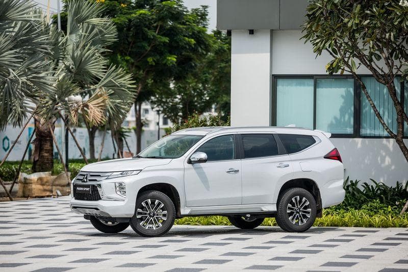 Mitsubishi Pajero Sport - Hình 2