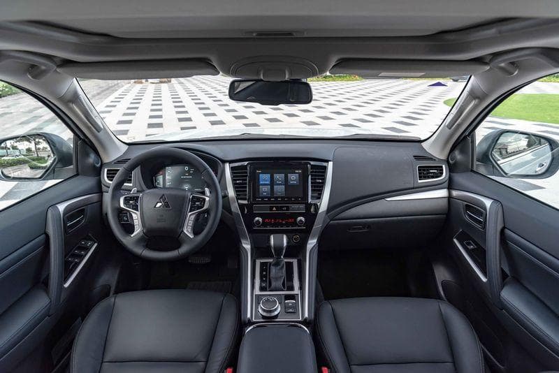 Mitsubishi Pajero Sport - Hình 3